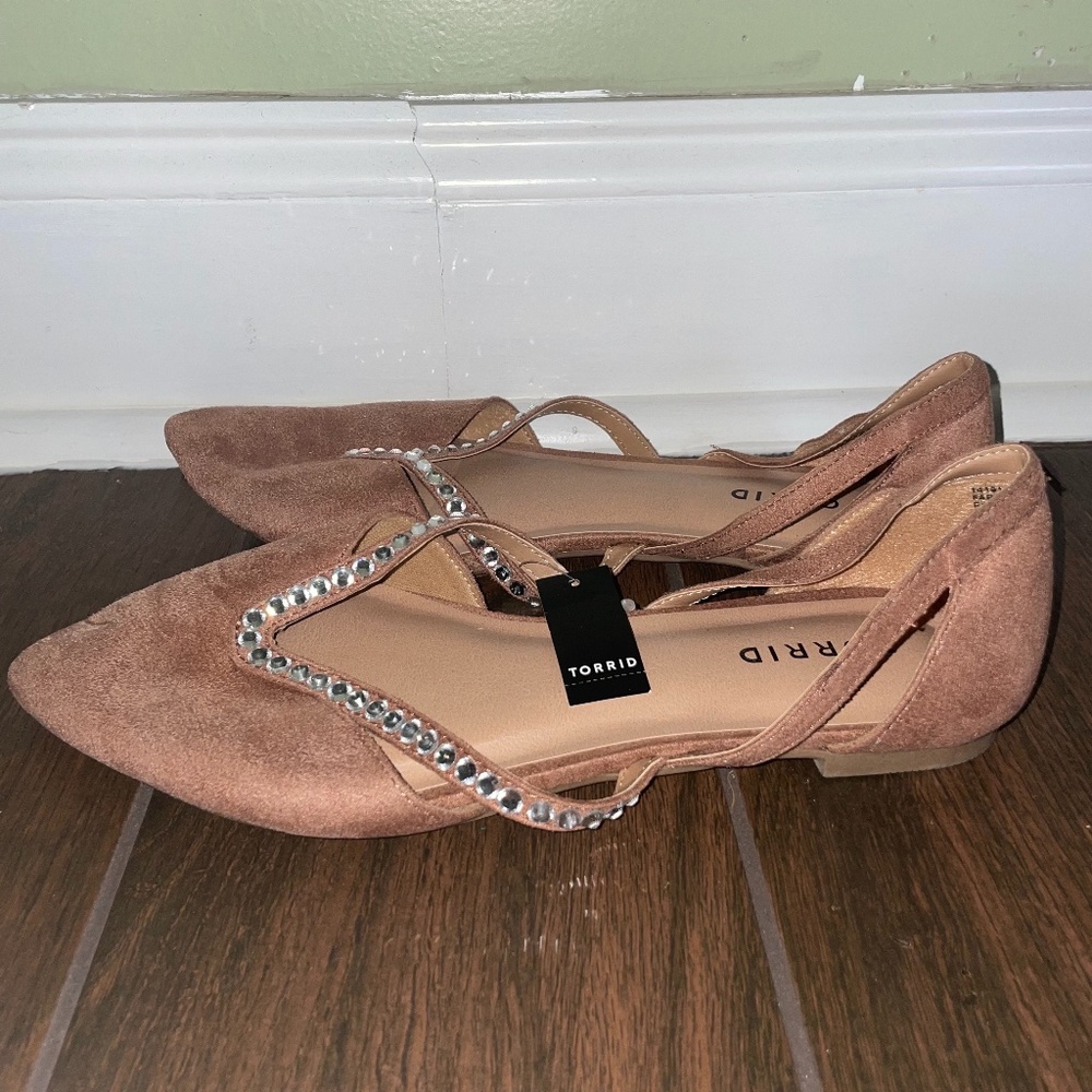 NWT TORRID Mauve Rhinestone Pointed Flats